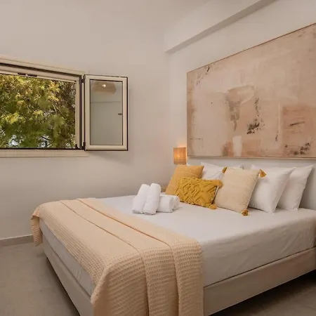 Athinas House Alikes